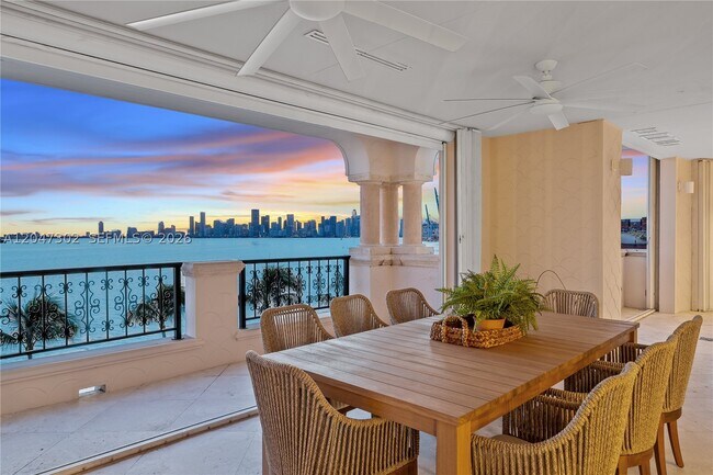 Foto del edificio - 5242 Fisher Island Dr