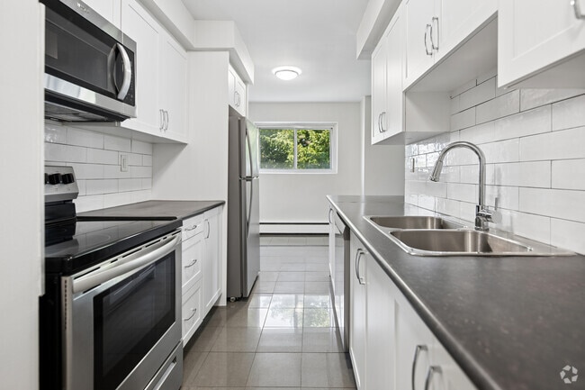 1BR, 1BA - 680SF - Kitchen - 321 & 349 Marland Ave