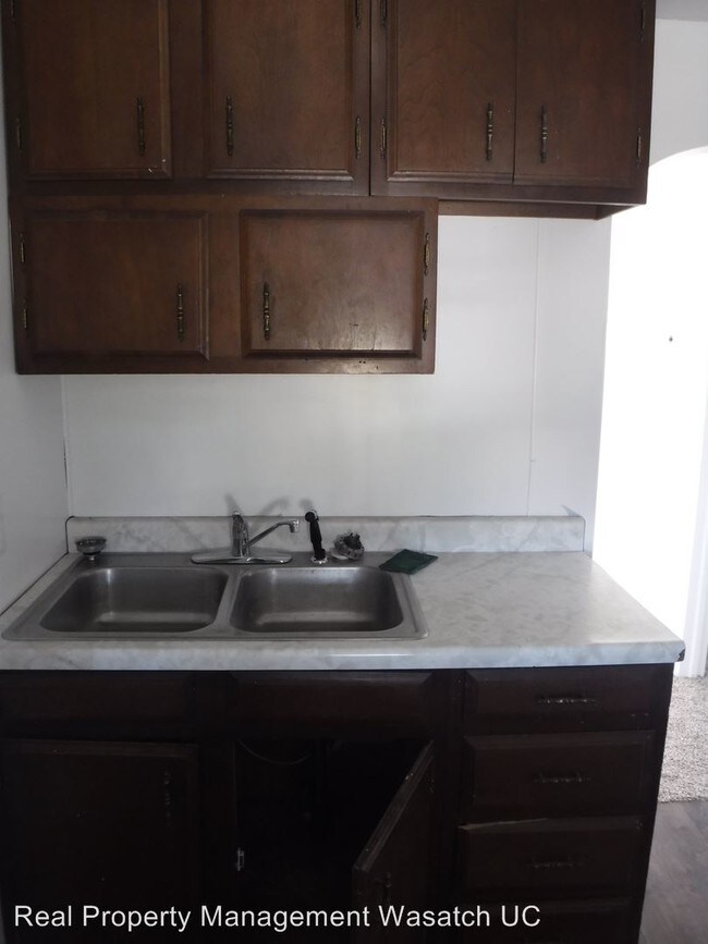 Building Photo - 108 E 400 N