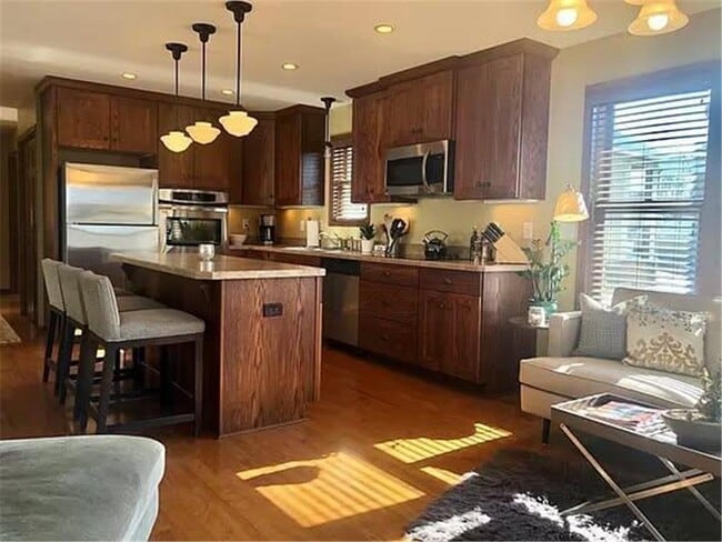 Building Photo - 555 Grand Hill