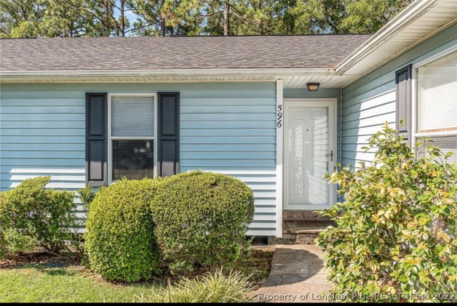 Building Photo - 596 Countrytown Dr