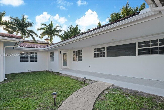 Building Photo - 52 Camden Dr