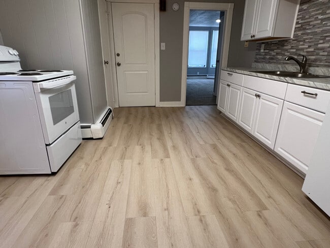 Building Photo - 429 3rd St