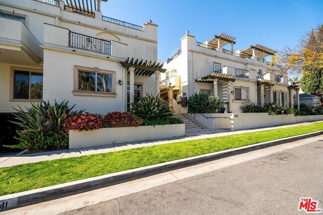 Foto del edificio - 841 Westmount Dr