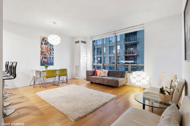 Foto del edificio - 600 N Lake Shore Dr