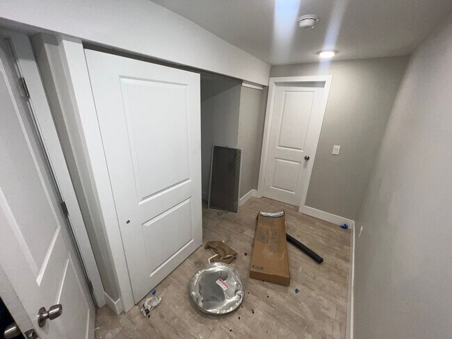 Foto del edificio - Newly Renovated 5 Bedroom w/ Washer Dryer