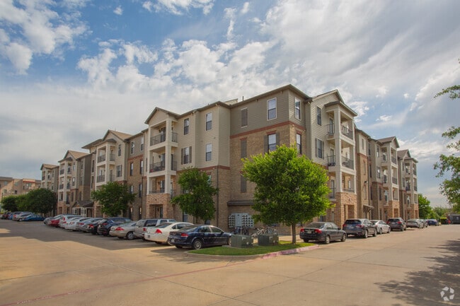 Building Photo - Maverick Place - Historical Access