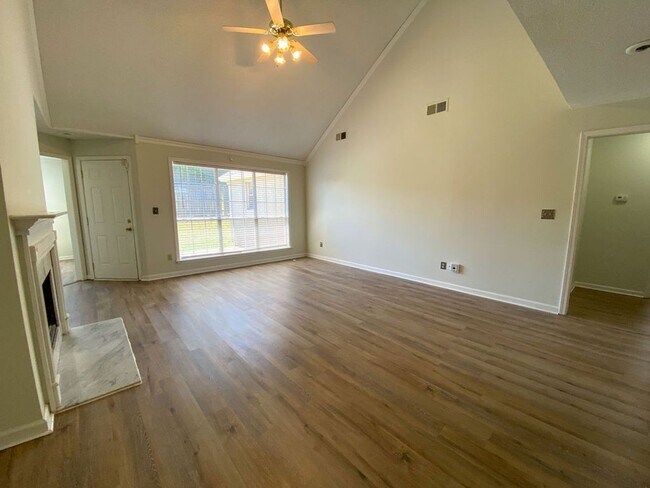 Foto del edificio - 5 bed, 3 bath home in Cordova