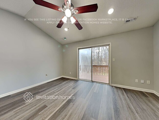 Foto del edificio - 6015 Running Deer Rd