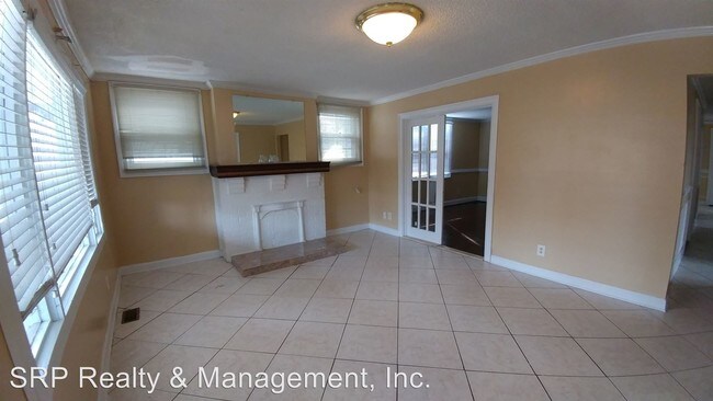 Building Photo - 217 N Cherry St