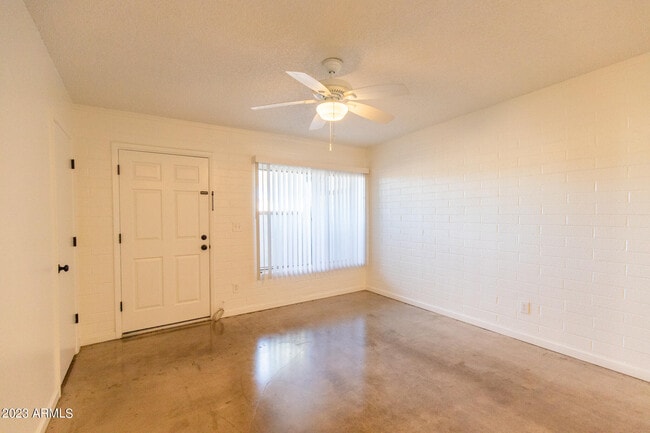 Foto del edificio - 1343 W 3rd St