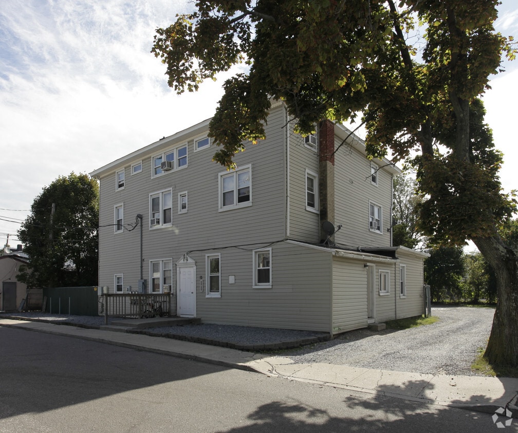 Building Photo - 12 Linden Pl