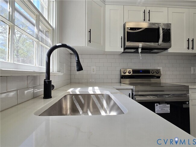 Foto del edificio - 419 Airycrest Dr