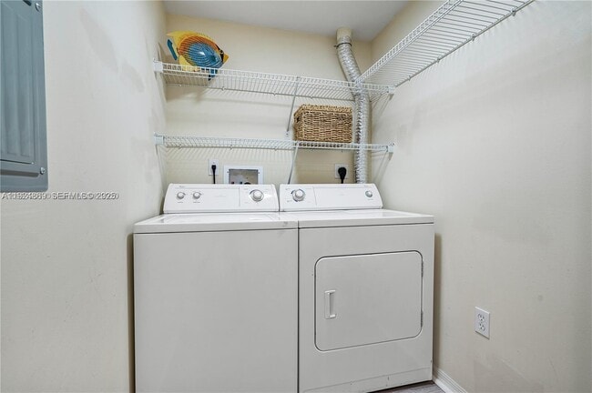 Foto del edificio - 100 N Federal Hwy