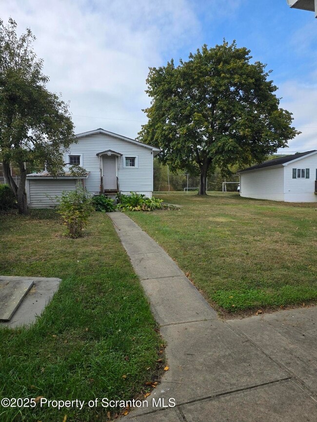Building Photo - 1009 Carmalt St