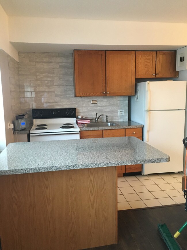 Building Photo - 4950 N Marine Dr