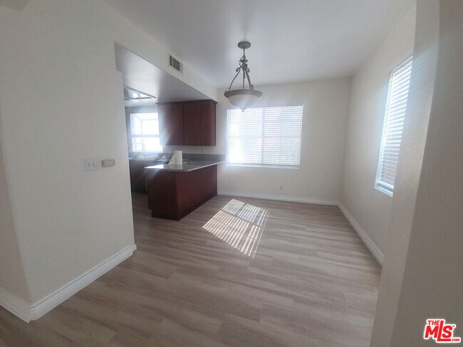 Foto del edificio - 4838 Elmwood Ave