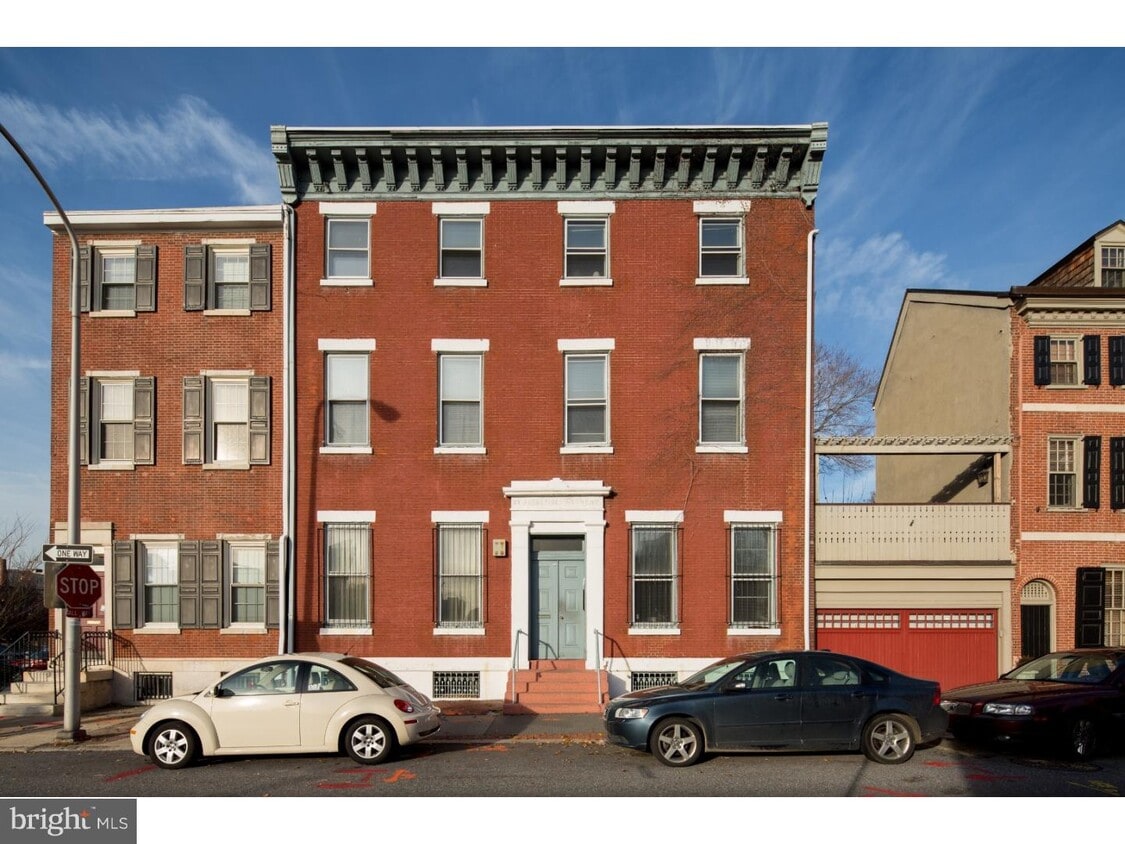 Primary Photo - 427 Vine St