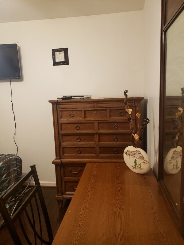 Foto del edificio - 6042 Cecil Ave