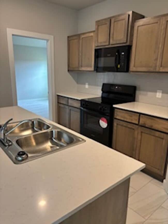 Building Photo - BRAND NEW HOME!