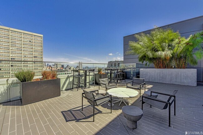 Foto del edificio - 1688 Pine St