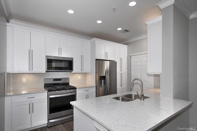 Foto del edificio - 1 Charles Pond Dr