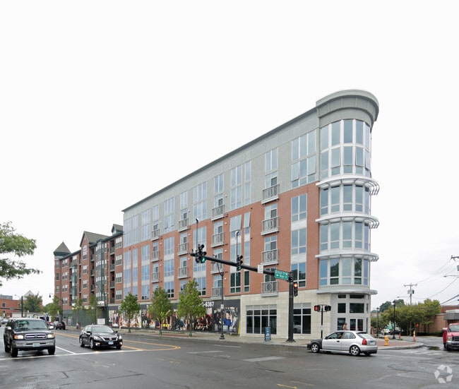 Building Photo - The Waypointe