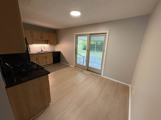 Foto del edificio - 2526 Queenswood Dr