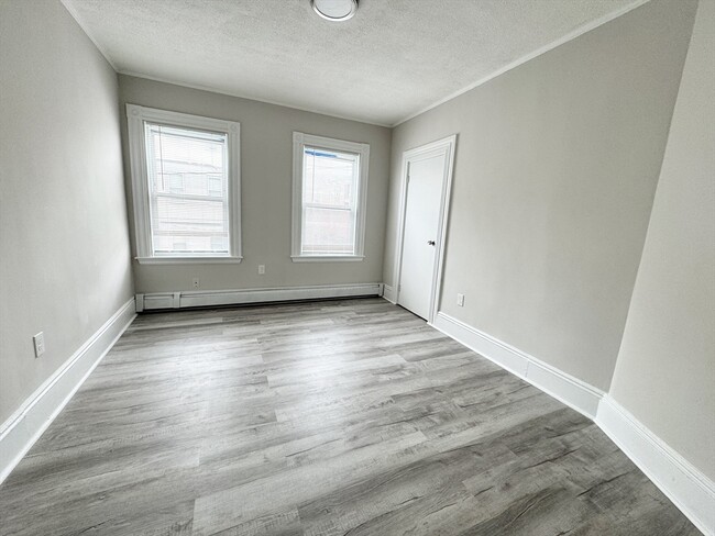 Building Photo - 57 Burrell St