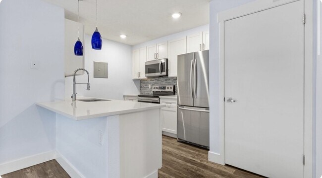Building Photo - 1206 E Waterside Cv