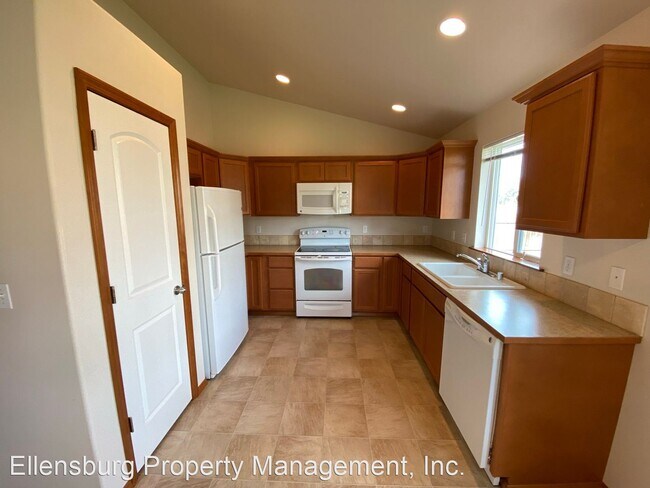 Building Photo - 3 br, 2 bath House - 403 E Windsor Ct.