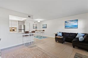 Building Photo - 2387 Tamarind Dr