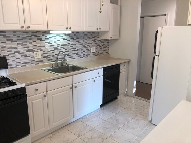 Kitchen opposite view. - 395 Merrimack St