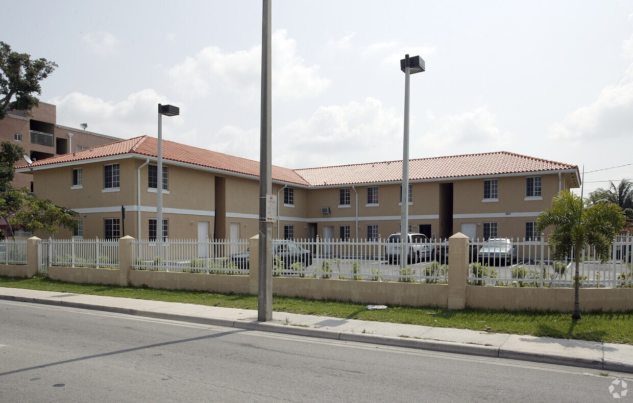 Foto principal - 3417 NW 22nd Ave