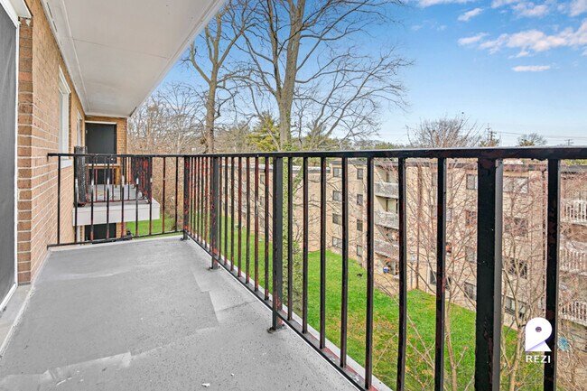 Foto del edificio - 6417 Hil-Mar Dr