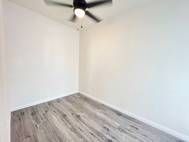 Foto del edificio - 400 N Coronado St