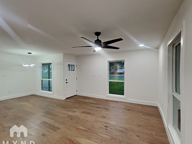 Building Photo - 1603 Rutland Dr