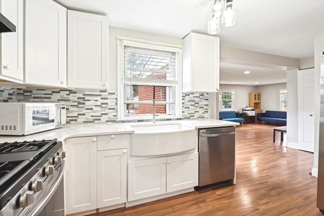 Foto del edificio - 632 Dutton Cir