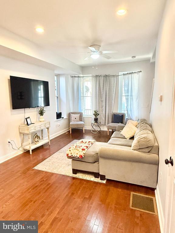 Foto principal - 151 Hall St