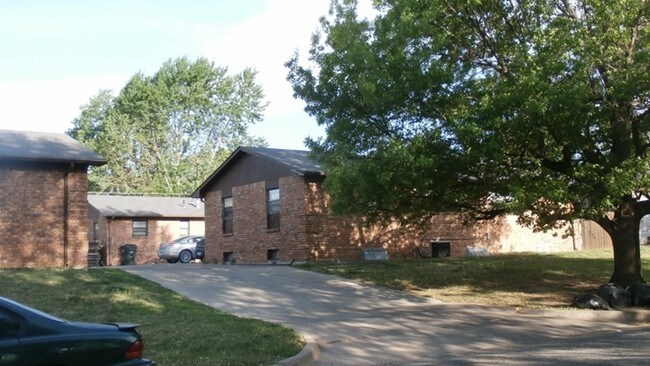Building Photo - 919-939 S Longfellow St