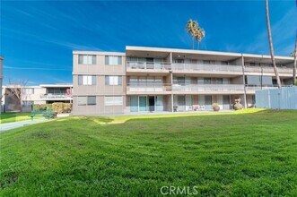 Building Photo - 6979 Palm Ct