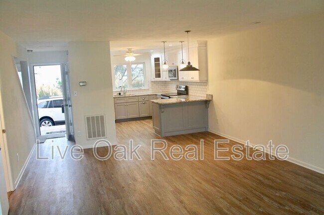 Building Photo - 785 Arctic Ave