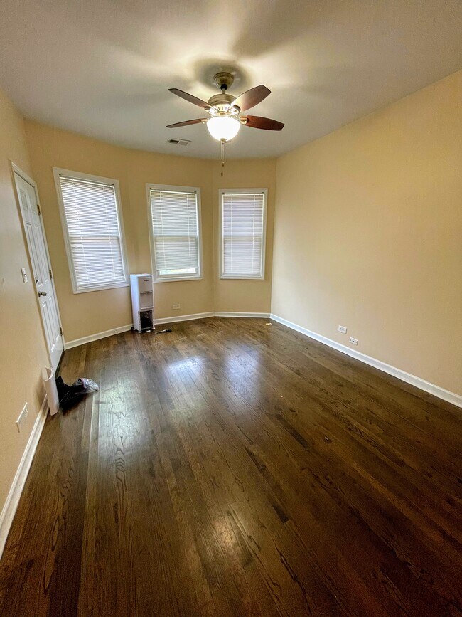 Foto del edificio - 3251 W Berteau Ave