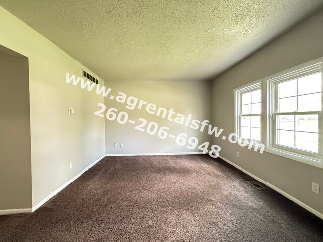 Building Photo - 3 Bedroom House