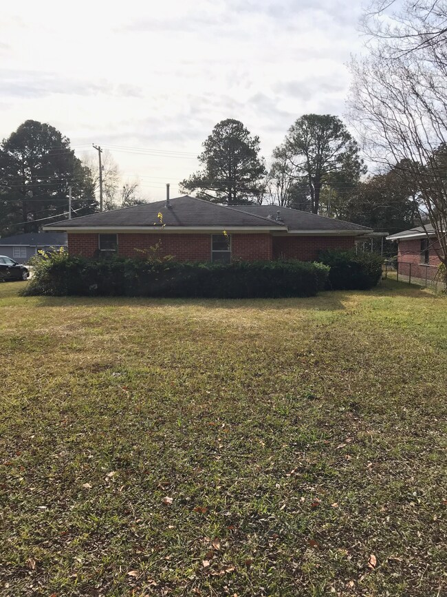 Building Photo - 1505 Dilling St