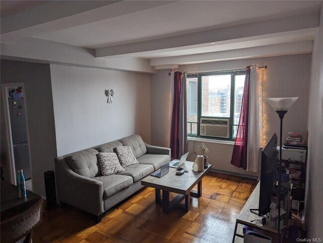 Foto del edificio - 1440 Wood Rd