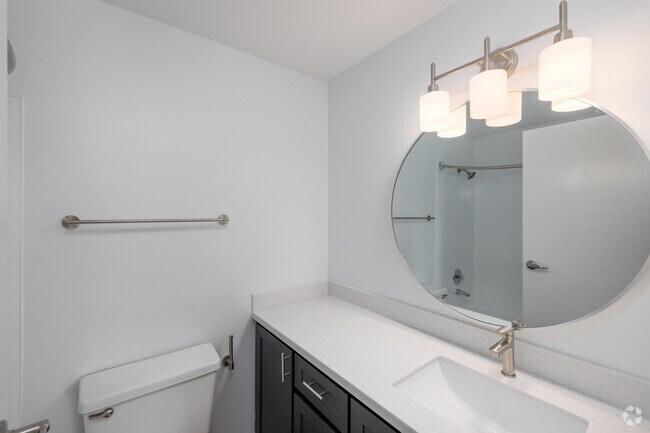 2BR, 2BA - 1,120SF - Skyview 3322