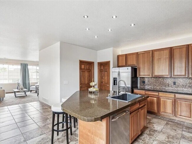 Building Photo - 2 Bedroom Townhome (Unfurnished) in Broomfield