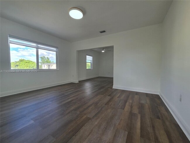 Foto del edificio - 6240 SW 21st St