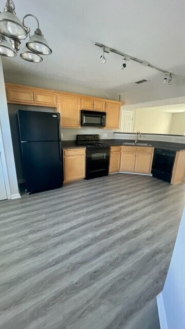 Building Photo - 302 Doe Ridge Ct